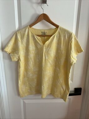 Basic Editions - Yellow Lace Trim V-Neck Short Sleeve Top - Ladies Size XL